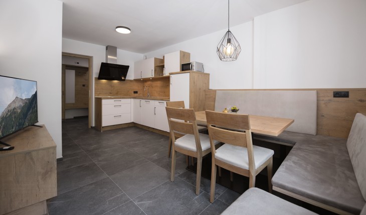miramor: smart and new holiday flats with fully equipped kitchen Kitchenette with microwave and cooker for the guests