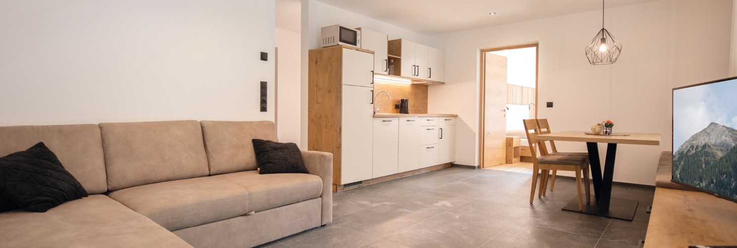 miramor: Alloggio per le vacanze nella Alta Valle d'Isarco, nel paradiso delle malghe dell'Alto Adige Ampi appartamenti con cucina, zona pranzo, divano e TV