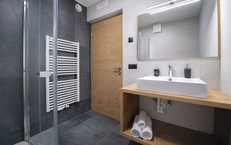 Confortevole bagno negli appartamenti vacanze miramor a Racines, Alto Adige