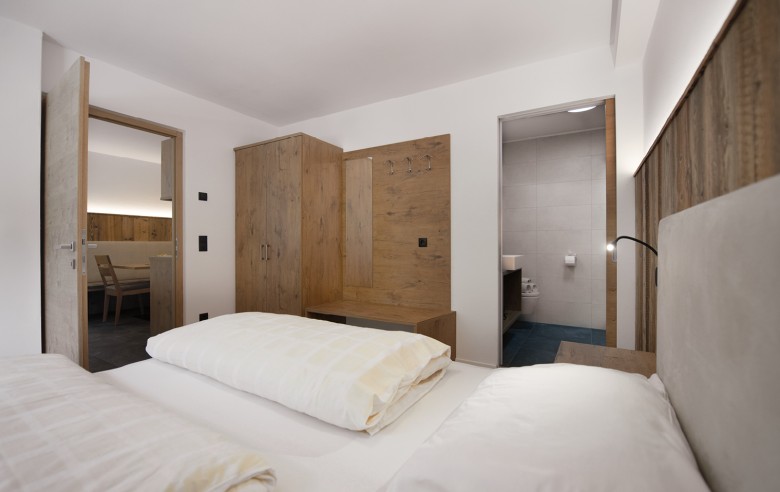 Una camera doppia dell'Apartmets planara in casa vacanze miramor, appena arredata